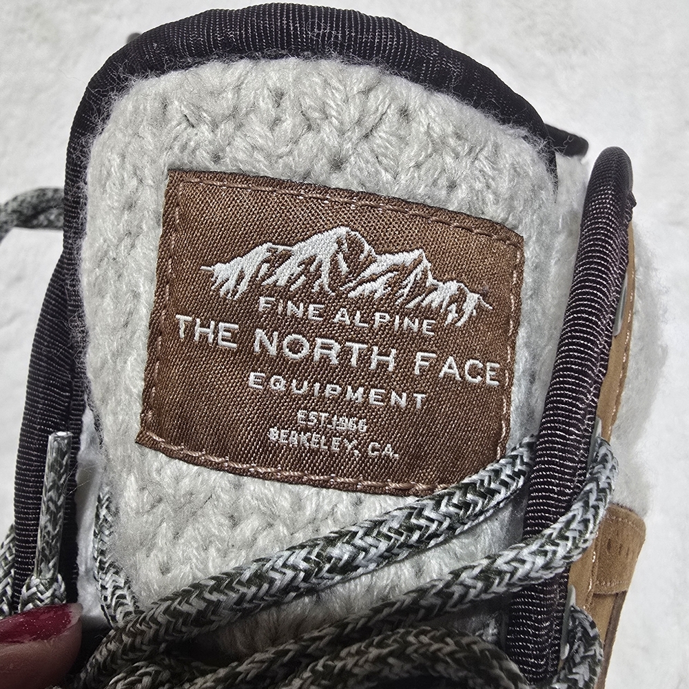 The North Face Women's Winter Boots.Ligth Brown. Size 6 - Picture 11 of 11